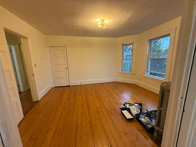 4 bed, 9999 sqft, $2,900 — Photo 1