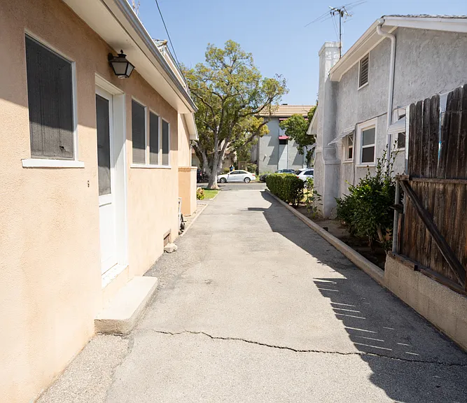 452 W Wilson Ave — Photo 27