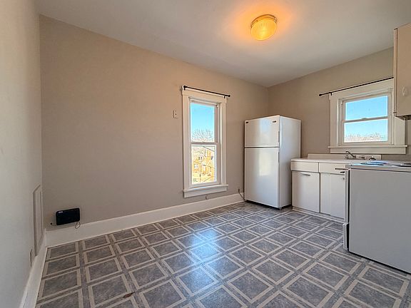 4th image of 119 E 8th St #1/2
