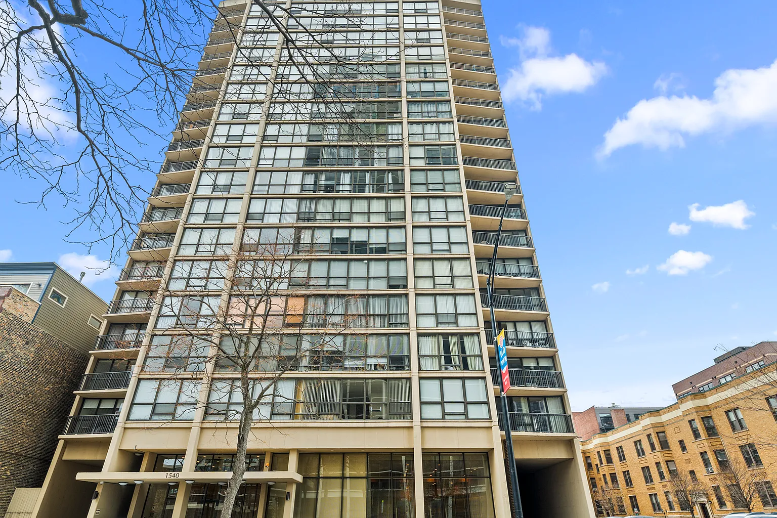 1540 N La Salle Dr APT 907 photo 1