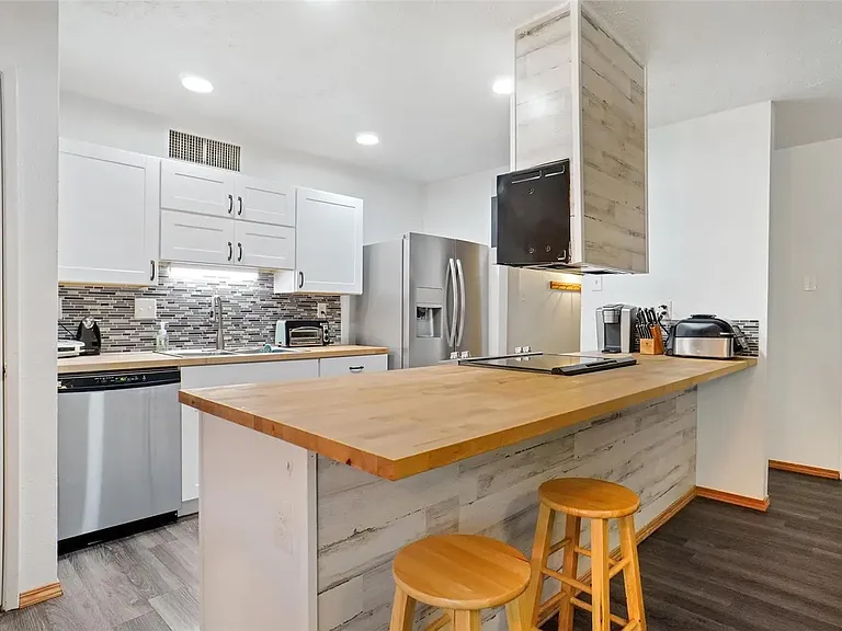 6512 Scarborough Pl — Photo 3