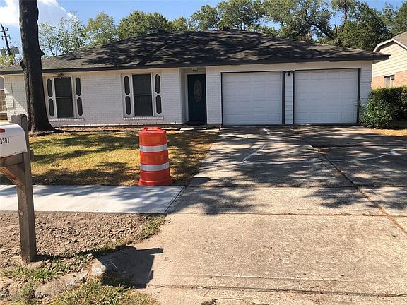 2nd image of 13307 Myrna Ln