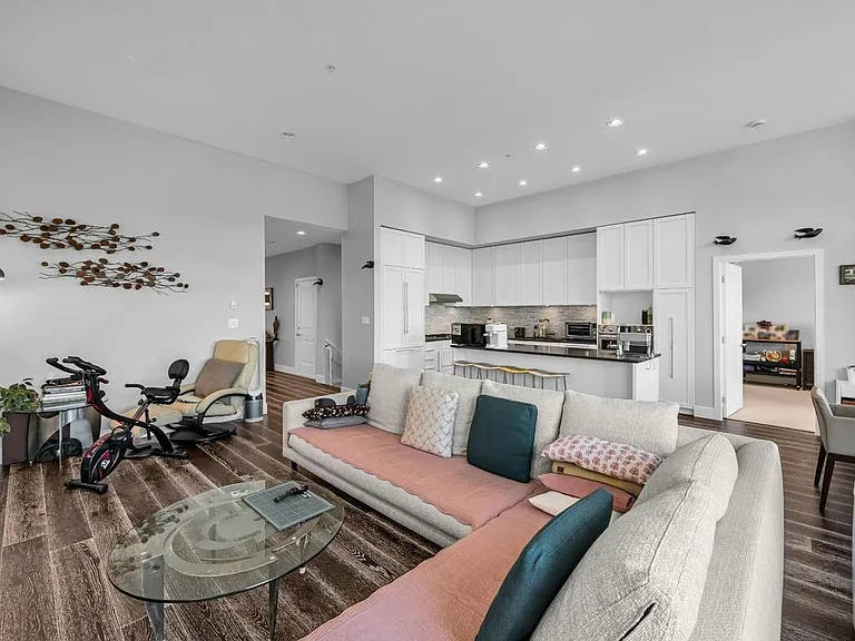 3881 Cates Landing Way — Photo 2
