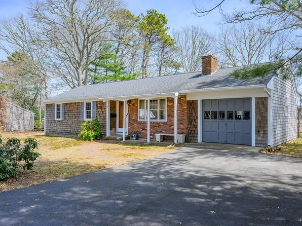 22 Longfellow Dr, Barnstable, MA 02630