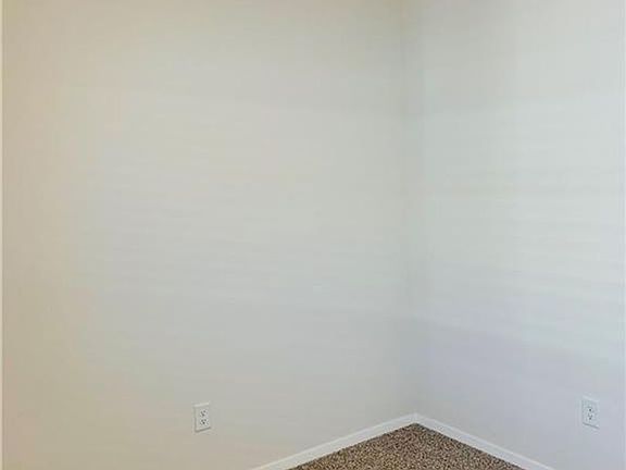 5th image of 936 E Bunting St
