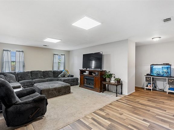 4th image of 19 McDole Ln