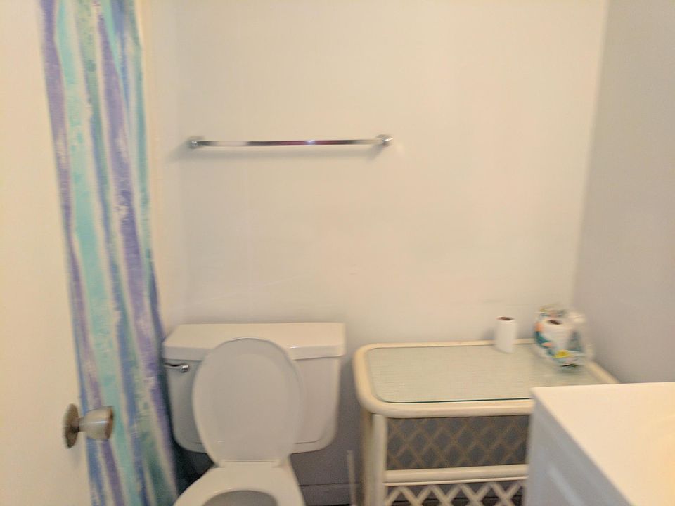 1st image of 227 Palmetto Ln APT 26