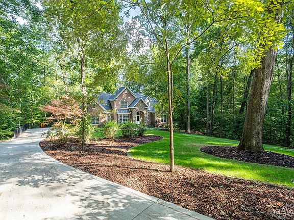3rd image of 108 Aspen Ct