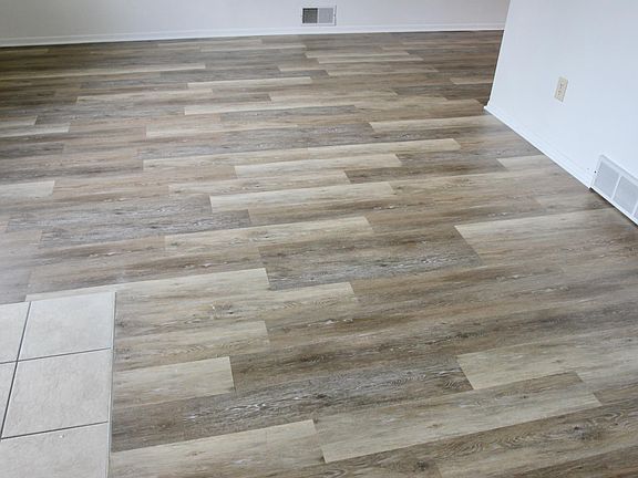 4th image of 1328-1328 Carson Salt Spgs