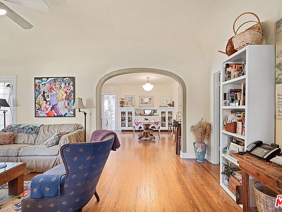 4th image of 3771 Redwood Ave