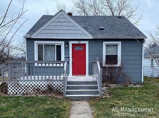 118 Pioneer Ave, Waterford, MI 48328