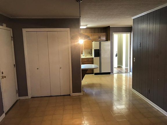 4th image of 13 Valley Dr