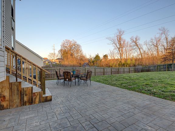 3rd image of 837 Nandina Ct