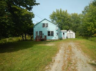 4 Libby St, Lincoln, ME 04457