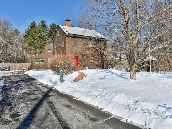 60 Whittier St, Newton, NH 03858