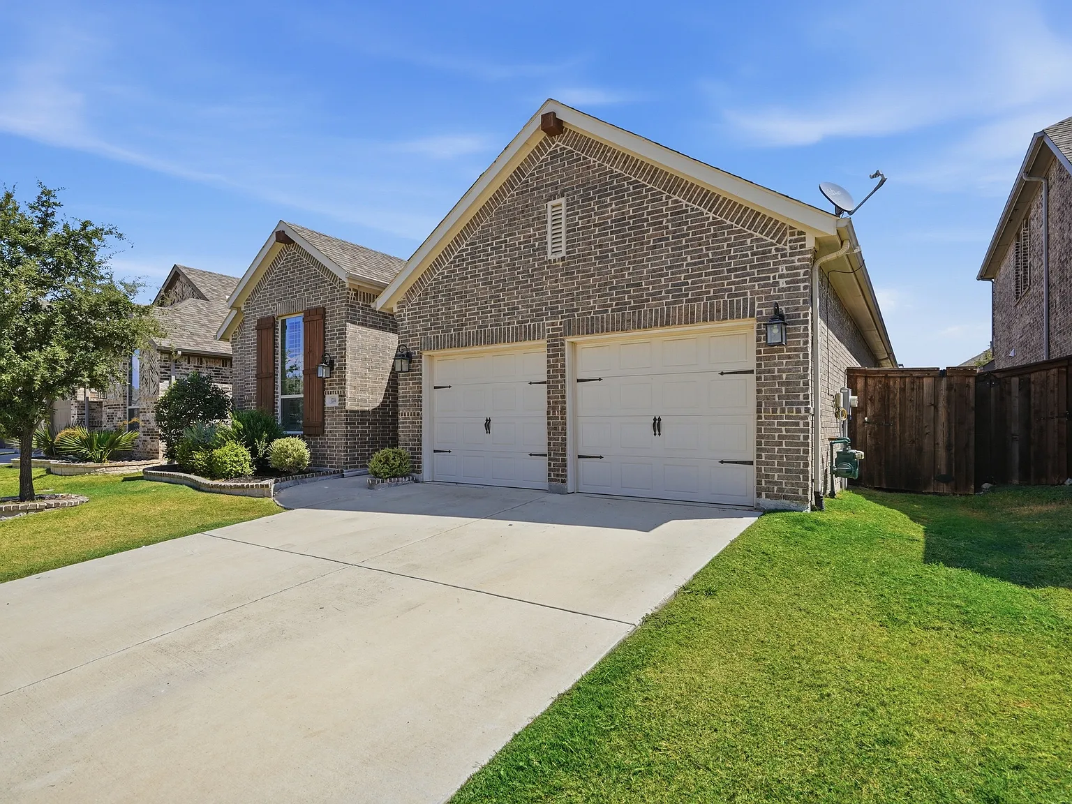 3 bed, 2.5 bath, 2240 sqft, $2,850 — Photo 3