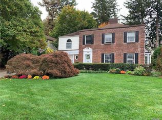 70 Great Oak Rd, Manhasset, NY 11030