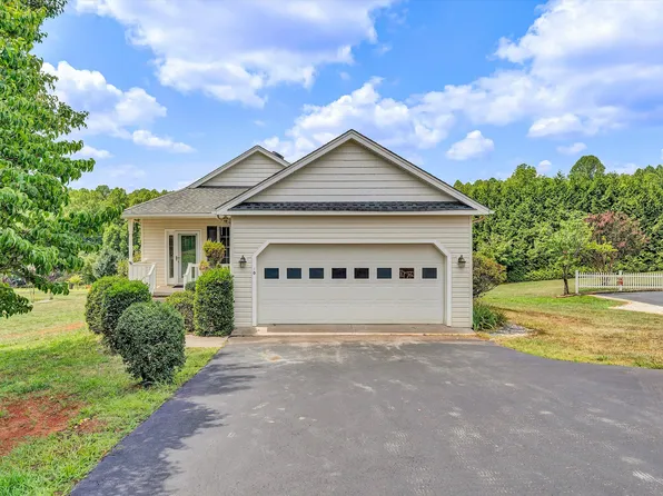70 Sunny Field Rd, Wirtz, VA 24184