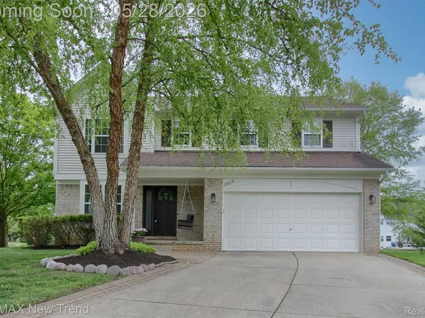 1029 Shetland Dr, South Lyon, MI 48178