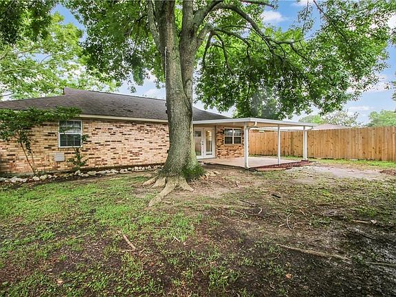 5th image of 393 Fairway Dr