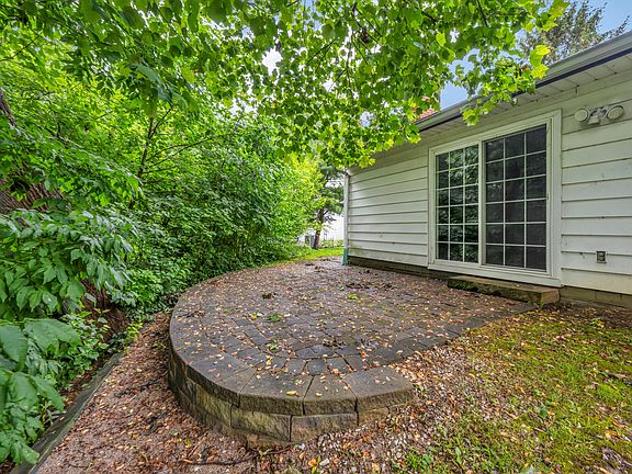 5th image of 8534 Louise Dr