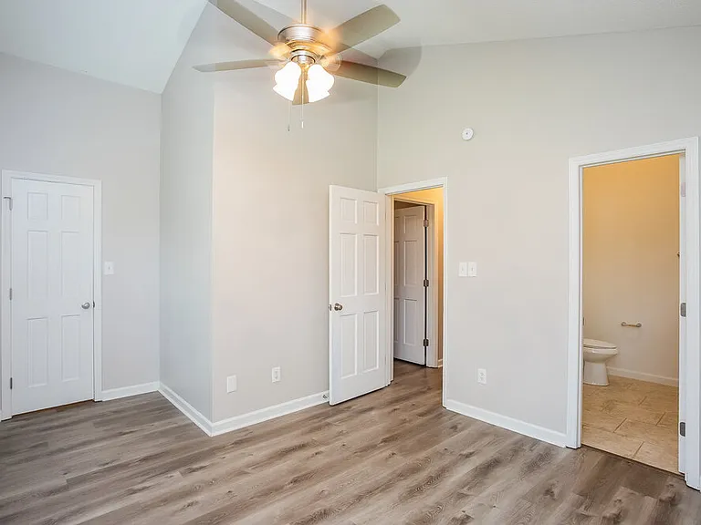 8908 Chesham Dr — Photo 10