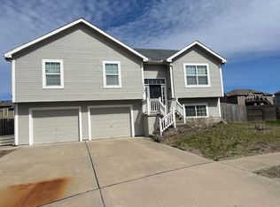 12204 E 214th Ter, Peculiar, MO 64078