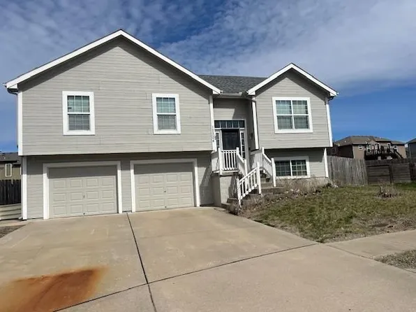 12204 E 214th Ter, Peculiar, MO 64078