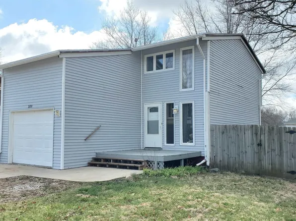 109 W 5th St, Hickman, NE 68372