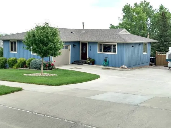 2420 Cameron Dr, Rapid City, SD 57702