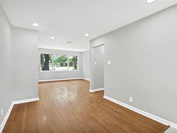 3rd image of 1810 Marguerite Ln
