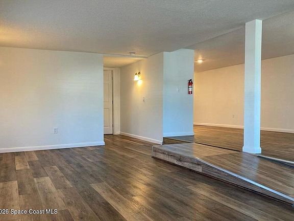 4th image of 2528 Chatham Way NE