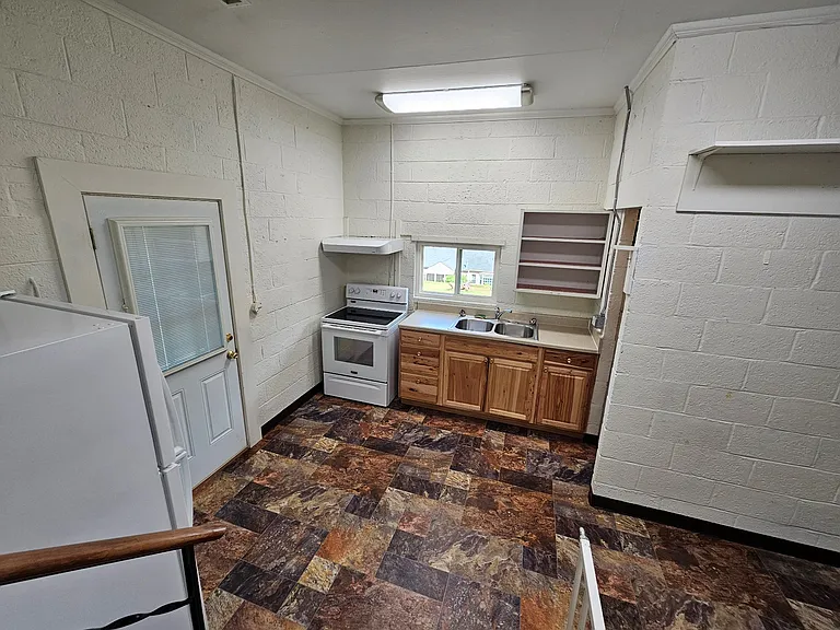 1029 Locust Ave — Photo 6