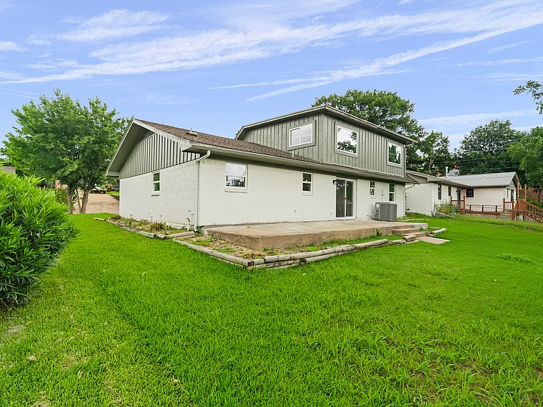 506 Rogers Way — Photo 24