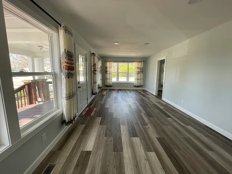 305 W 23rd St — Photo 3