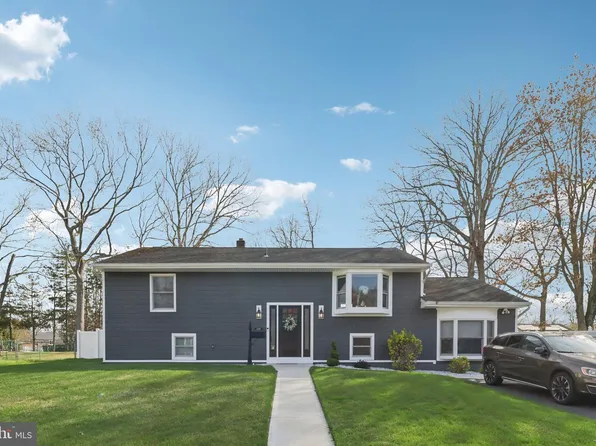118 Darien Rd, Howell, NJ 07731