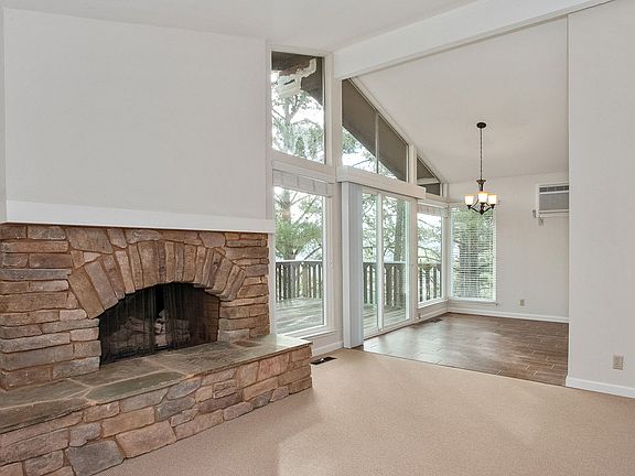 4th image of 2039 Ascot Dr #6