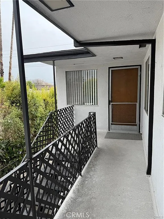 2 bed, 1000 sqft, $2,400 — Photo 1