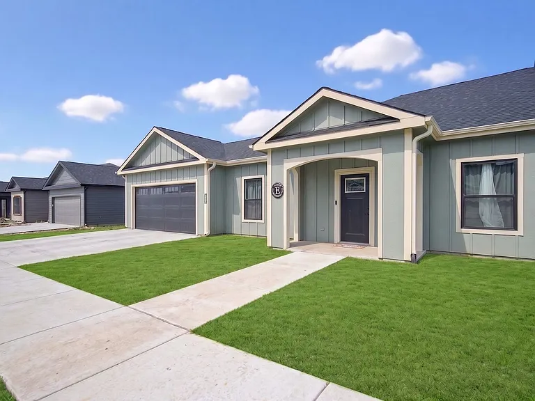 1704 Kenneth Dr — Photo 1