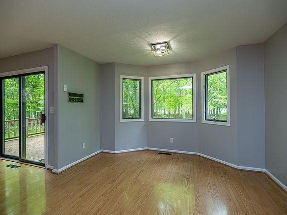 5th image of 9874 Tamarack Trl