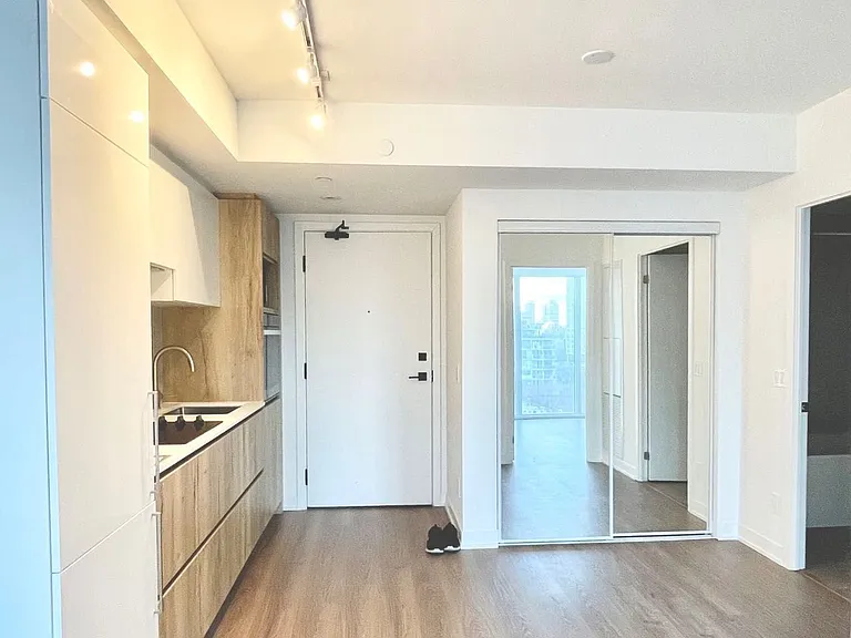 319 Jarvis St #1001 — Photo 6