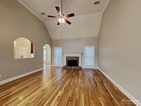 3rd image of 8250 Knollbrook Ln