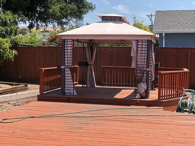 Deck- Dining Area (no Gazebo)