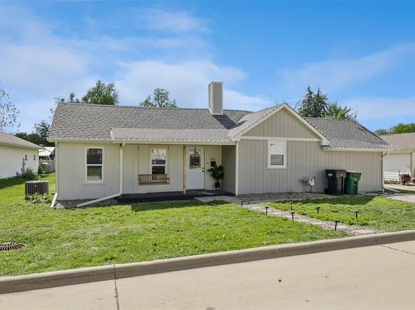 406 N 7th St, Winterset, IA 50273