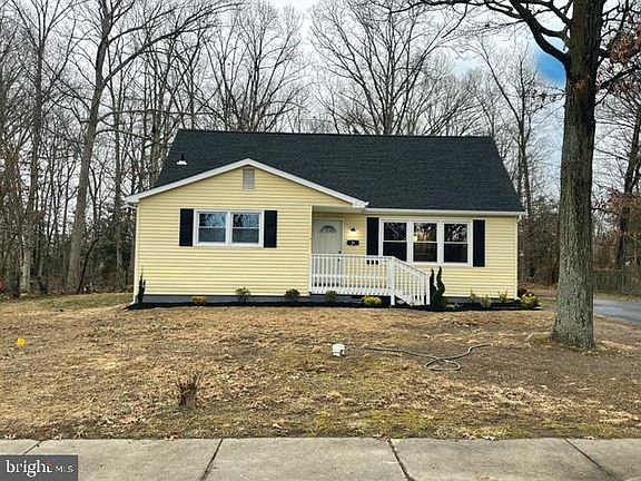 2nd image of 21 Waldens Dr