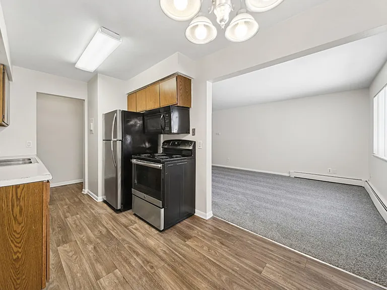 Williamsburg Apartments — Photo 12