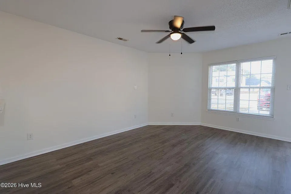 892 W Pueblo Dr - 892 — Photo 4