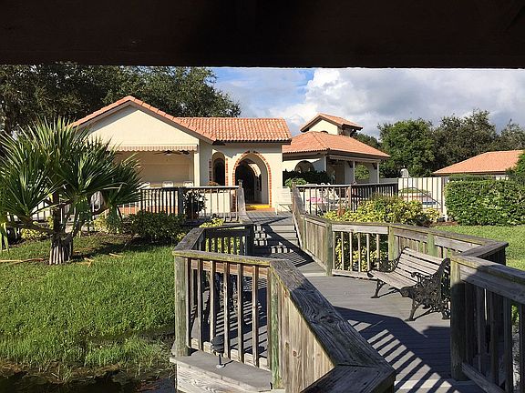 4th image of 279 Laurel Hollow Dr