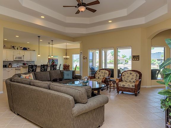 3rd image of 10 Hacienda Dr