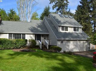 2656 Windsor Cir W, Eugene, OR 97405